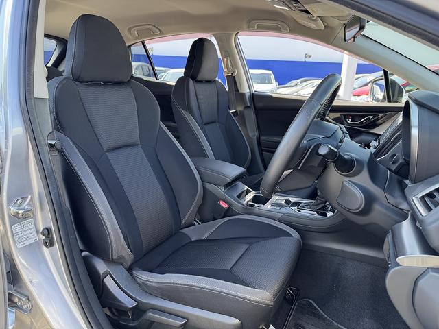 １オーナー・アイサイト・フルセグナビ・バックカメラ・ＢＴオーディオ・ＣＤ・ＤＶＤ・ＥＴＣ２．０・ＵＳＢ・ＬＥＤヘッドライト・ＢＳＭ・純正１７ＡＷ・スマートキー・革ステア・ドアバイザー・フロアマット