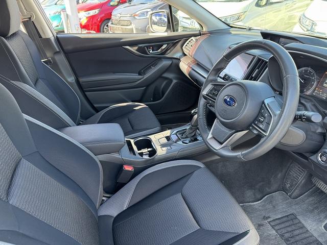 １オーナー・アイサイト・フルセグナビ・バックカメラ・ＢＴオーディオ・ＣＤ・ＤＶＤ・ＥＴＣ２．０・ＵＳＢ・ＬＥＤヘッドライト・ＢＳＭ・純正１７ＡＷ・スマートキー・革ステア・ドアバイザー・フロアマット