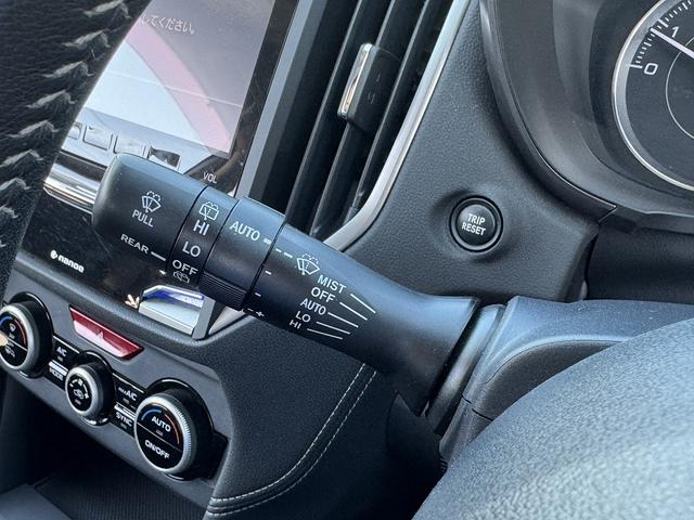 １オーナー・アイサイト・フルセグナビ・バックカメラ・ＢＴオーディオ・ＣＤ・ＤＶＤ・ＥＴＣ２．０・ＵＳＢ・ＬＥＤヘッドライト・ＢＳＭ・純正１７ＡＷ・スマートキー・革ステア・ドアバイザー・フロアマット