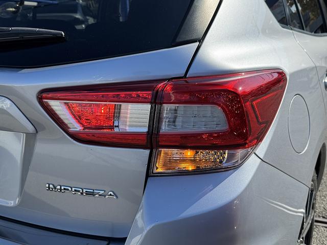 １オーナー・アイサイト・フルセグナビ・バックカメラ・ＢＴオーディオ・ＣＤ・ＤＶＤ・ＥＴＣ２．０・ＵＳＢ・ＬＥＤヘッドライト・ＢＳＭ・純正１７ＡＷ・スマートキー・革ステア・ドアバイザー・フロアマット