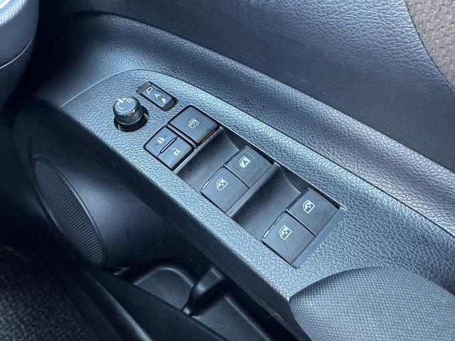 シエンタ ハイブリッドＧ　クエロ　１オーナー・後期・セーフティセンス・９型フルセグナビ・全周囲カメラ・両側パワースライド・シート＆ステアヒーター・ハーフレザー・Ｃソナー・クルーズコントロール・ＡＵＴＯハイビーム・革ステア・フロアマット（39枚目）