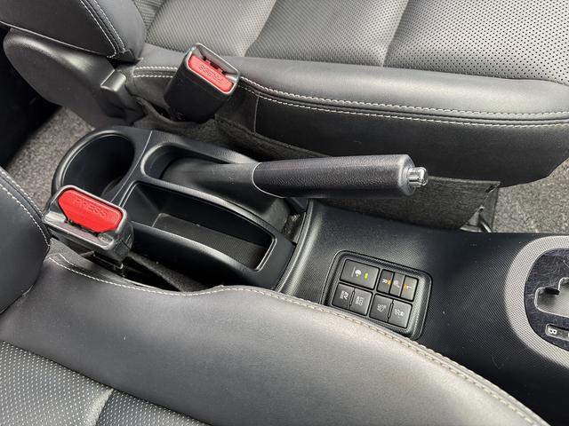 後期・フルセグナビ・Ｂカメラ・ＢＴオーディオ・合皮シート・シートヒーター・ＬＥＤライト・ＥＴＣ２．０・Ｃソナー・ＰＣＳ・ＬＫＡ・ＡＨＢ・ドアバイザー・プライバシーガラス・スマキー・本革ステア