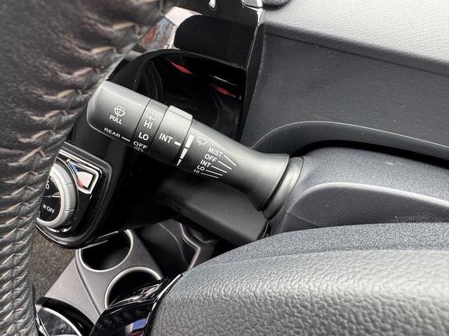 後期・フルセグナビ・Ｂカメラ・ＢＴオーディオ・合皮シート・シートヒーター・ＬＥＤライト・ＥＴＣ２．０・Ｃソナー・ＰＣＳ・ＬＫＡ・ＡＨＢ・ドアバイザー・プライバシーガラス・スマキー・本革ステア