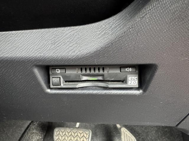 後期・フルセグナビ・Ｂカメラ・ＢＴオーディオ・合皮シート・シートヒーター・ＬＥＤライト・ＥＴＣ２．０・Ｃソナー・ＰＣＳ・ＬＫＡ・ＡＨＢ・ドアバイザー・プライバシーガラス・スマキー・本革ステア