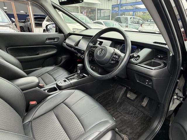 フィット ｅ：ＨＥＶリュクス　フルセグナビ・Ｓ＆Ｂカメラ・ＢＴオーディオ・ＬＥＤライト・ＡＣＣ・ＬＫＡ・ＡＨＢ・Ｃソナー・ハーフレザー・本革ステア・ミラーウィンカー・ドアバイザー・ＥＴＣ２．０・スマキー・１６ＡＷ（5枚目）