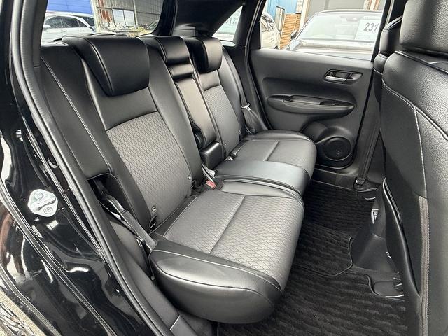 フィット ｅ：ＨＥＶリュクス　フルセグナビ・Ｓ＆Ｂカメラ・ＢＴオーディオ・ＬＥＤライト・ＡＣＣ・ＬＫＡ・ＡＨＢ・Ｃソナー・ハーフレザー・本革ステア・ミラーウィンカー・ドアバイザー・ＥＴＣ２．０・スマキー・１６ＡＷ（8枚目）