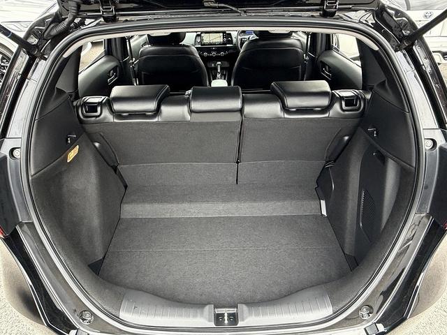 フィット ｅ：ＨＥＶリュクス　フルセグナビ・Ｓ＆Ｂカメラ・ＢＴオーディオ・ＬＥＤライト・ＡＣＣ・ＬＫＡ・ＡＨＢ・Ｃソナー・ハーフレザー・本革ステア・ミラーウィンカー・ドアバイザー・ＥＴＣ２．０・スマキー・１６ＡＷ（9枚目）