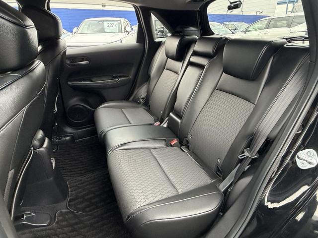 フィット ｅ：ＨＥＶリュクス　フルセグナビ・Ｓ＆Ｂカメラ・ＢＴオーディオ・ＬＥＤライト・ＡＣＣ・ＬＫＡ・ＡＨＢ・Ｃソナー・ハーフレザー・本革ステア・ミラーウィンカー・ドアバイザー・ＥＴＣ２．０・スマキー・１６ＡＷ（11枚目）