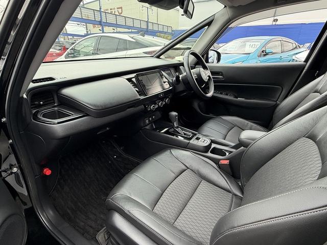 フィット ｅ：ＨＥＶリュクス　フルセグナビ・Ｓ＆Ｂカメラ・ＢＴオーディオ・ＬＥＤライト・ＡＣＣ・ＬＫＡ・ＡＨＢ・Ｃソナー・ハーフレザー・本革ステア・ミラーウィンカー・ドアバイザー・ＥＴＣ２．０・スマキー・１６ＡＷ（12枚目）