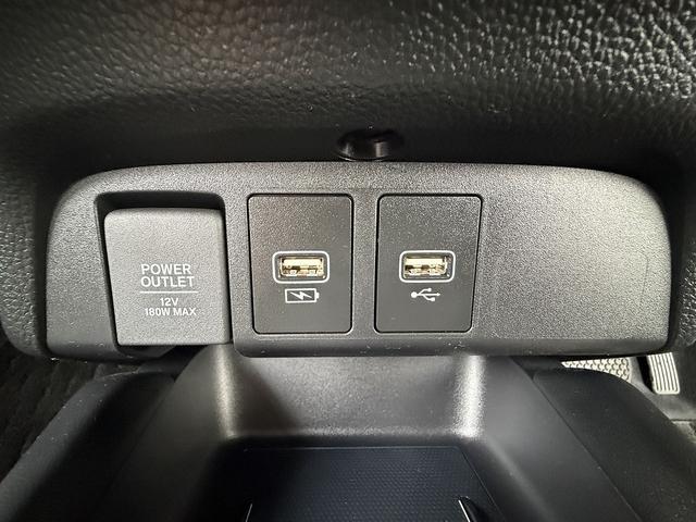 フィット ｅ：ＨＥＶリュクス　フルセグナビ・Ｓ＆Ｂカメラ・ＢＴオーディオ・ＬＥＤライト・ＡＣＣ・ＬＫＡ・ＡＨＢ・Ｃソナー・ハーフレザー・本革ステア・ミラーウィンカー・ドアバイザー・ＥＴＣ２．０・スマキー・１６ＡＷ（19枚目）