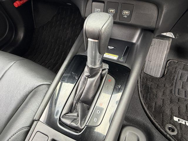 フィット ｅ：ＨＥＶリュクス　フルセグナビ・Ｓ＆Ｂカメラ・ＢＴオーディオ・ＬＥＤライト・ＡＣＣ・ＬＫＡ・ＡＨＢ・Ｃソナー・ハーフレザー・本革ステア・ミラーウィンカー・ドアバイザー・ＥＴＣ２．０・スマキー・１６ＡＷ（21枚目）