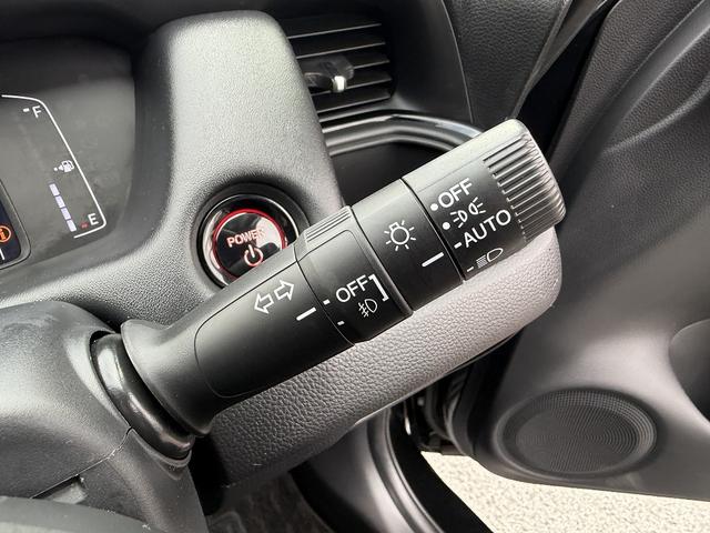 フィット ｅ：ＨＥＶリュクス　フルセグナビ・Ｓ＆Ｂカメラ・ＢＴオーディオ・ＬＥＤライト・ＡＣＣ・ＬＫＡ・ＡＨＢ・Ｃソナー・ハーフレザー・本革ステア・ミラーウィンカー・ドアバイザー・ＥＴＣ２．０・スマキー・１６ＡＷ（25枚目）