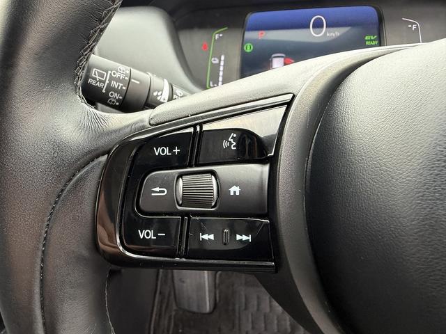 フィット ｅ：ＨＥＶリュクス　フルセグナビ・Ｓ＆Ｂカメラ・ＢＴオーディオ・ＬＥＤライト・ＡＣＣ・ＬＫＡ・ＡＨＢ・Ｃソナー・ハーフレザー・本革ステア・ミラーウィンカー・ドアバイザー・ＥＴＣ２．０・スマキー・１６ＡＷ（27枚目）