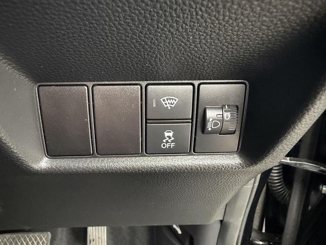 フィット ｅ：ＨＥＶリュクス　フルセグナビ・Ｓ＆Ｂカメラ・ＢＴオーディオ・ＬＥＤライト・ＡＣＣ・ＬＫＡ・ＡＨＢ・Ｃソナー・ハーフレザー・本革ステア・ミラーウィンカー・ドアバイザー・ＥＴＣ２．０・スマキー・１６ＡＷ（30枚目）