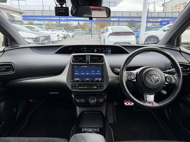 プリウスＰＨＶ Ｓ　ＧＲスポーツ　１オーナー・９ｉｎフルセナビ・Ｂカメラ・ＢＴオーディオ・ＬＥＤライト・ＡＣＣ・ＬＫＡ・ＡＨＢ・ハーフレザー・シートヒーター・ＥＴＣ・ドアバイザー・プライバシーガラス・ＡＣ１００Ｖ・本革ステア（3枚目）