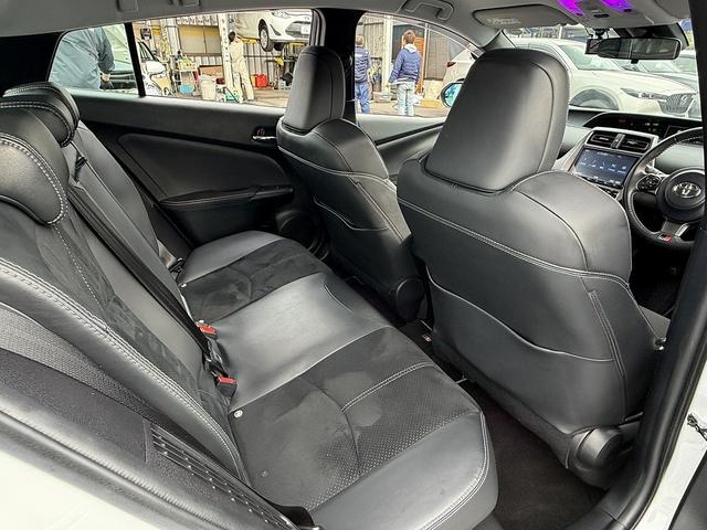 プリウスＰＨＶ Ｓ　ＧＲスポーツ　１オーナー・９ｉｎフルセナビ・Ｂカメラ・ＢＴオーディオ・ＬＥＤライト・ＡＣＣ・ＬＫＡ・ＡＨＢ・ハーフレザー・シートヒーター・ＥＴＣ・ドアバイザー・プライバシーガラス・ＡＣ１００Ｖ・本革ステア（7枚目）
