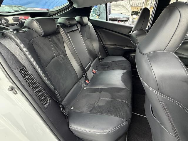 プリウスＰＨＶ Ｓ　ＧＲスポーツ　１オーナー・９ｉｎフルセナビ・Ｂカメラ・ＢＴオーディオ・ＬＥＤライト・ＡＣＣ・ＬＫＡ・ＡＨＢ・ハーフレザー・シートヒーター・ＥＴＣ・ドアバイザー・プライバシーガラス・ＡＣ１００Ｖ・本革ステア（8枚目）