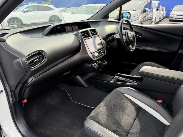 プリウスＰＨＶ Ｓ　ＧＲスポーツ　１オーナー・９ｉｎフルセナビ・Ｂカメラ・ＢＴオーディオ・ＬＥＤライト・ＡＣＣ・ＬＫＡ・ＡＨＢ・ハーフレザー・シートヒーター・ＥＴＣ・ドアバイザー・プライバシーガラス・ＡＣ１００Ｖ・本革ステア（12枚目）