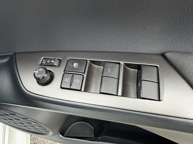 プリウスＰＨＶ Ｓ　ＧＲスポーツ　１オーナー・９ｉｎフルセナビ・Ｂカメラ・ＢＴオーディオ・ＬＥＤライト・ＡＣＣ・ＬＫＡ・ＡＨＢ・ハーフレザー・シートヒーター・ＥＴＣ・ドアバイザー・プライバシーガラス・ＡＣ１００Ｖ・本革ステア（29枚目）