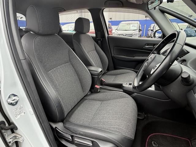 フィット ｅ：ＨＥＶホーム　ホンダＳ・フルセグナビ・Ｂカメラ・ＢＴオーディオ・ＬＥＤライト・ＡＣＣ・ＬＫＡ・ＡＨＢ・Ｃソナー・ＥＴＣ・ハーフレザー・本革ステア・ミラーウィンカー・ＵＳＢ・ドアバイザー・プライバシーガラス・記録簿（6枚目）