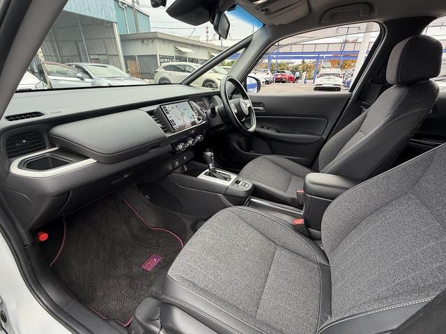 フィット ｅ：ＨＥＶホーム　ホンダＳ・フルセグナビ・Ｂカメラ・ＢＴオーディオ・ＬＥＤライト・ＡＣＣ・ＬＫＡ・ＡＨＢ・Ｃソナー・ＥＴＣ・ハーフレザー・本革ステア・ミラーウィンカー・ＵＳＢ・ドアバイザー・プライバシーガラス・記録簿（12枚目）