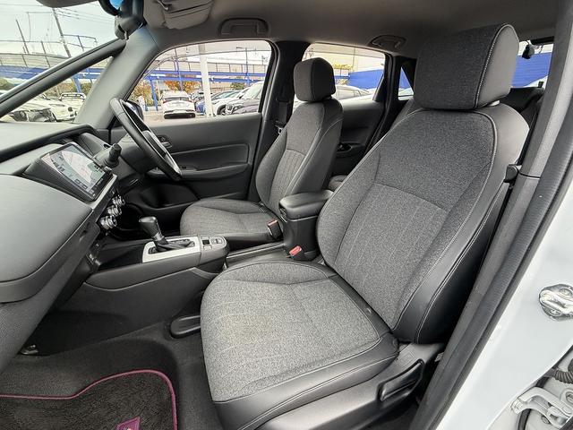 フィット ｅ：ＨＥＶホーム　ホンダＳ・フルセグナビ・Ｂカメラ・ＢＴオーディオ・ＬＥＤライト・ＡＣＣ・ＬＫＡ・ＡＨＢ・Ｃソナー・ＥＴＣ・ハーフレザー・本革ステア・ミラーウィンカー・ＵＳＢ・ドアバイザー・プライバシーガラス・記録簿（13枚目）