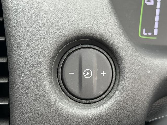 フィット ｅ：ＨＥＶホーム　ホンダＳ・フルセグナビ・Ｂカメラ・ＢＴオーディオ・ＬＥＤライト・ＡＣＣ・ＬＫＡ・ＡＨＢ・Ｃソナー・ＥＴＣ・ハーフレザー・本革ステア・ミラーウィンカー・ＵＳＢ・ドアバイザー・プライバシーガラス・記録簿（16枚目）