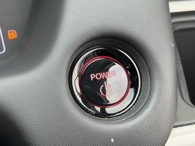 フィット ｅ：ＨＥＶホーム　ホンダＳ・フルセグナビ・Ｂカメラ・ＢＴオーディオ・ＬＥＤライト・ＡＣＣ・ＬＫＡ・ＡＨＢ・Ｃソナー・ＥＴＣ・ハーフレザー・本革ステア・ミラーウィンカー・ＵＳＢ・ドアバイザー・プライバシーガラス・記録簿（17枚目）