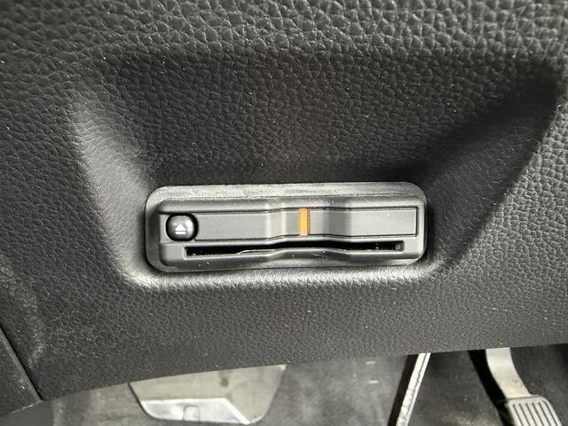 フィット ｅ：ＨＥＶホーム　ホンダＳ・フルセグナビ・Ｂカメラ・ＢＴオーディオ・ＬＥＤライト・ＡＣＣ・ＬＫＡ・ＡＨＢ・Ｃソナー・ＥＴＣ・ハーフレザー・本革ステア・ミラーウィンカー・ＵＳＢ・ドアバイザー・プライバシーガラス・記録簿（19枚目）