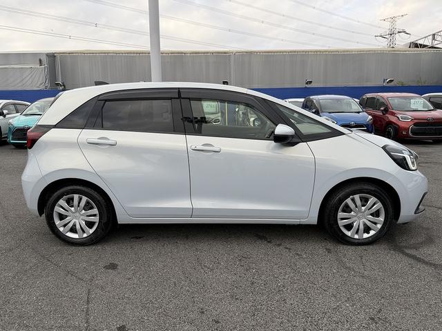 フィット ｅ：ＨＥＶホーム　ホンダＳ・フルセグナビ・Ｂカメラ・ＢＴオーディオ・ＬＥＤライト・ＡＣＣ・ＬＫＡ・ＡＨＢ・Ｃソナー・ＥＴＣ・ハーフレザー・本革ステア・ミラーウィンカー・ＵＳＢ・ドアバイザー・プライバシーガラス・記録簿（28枚目）