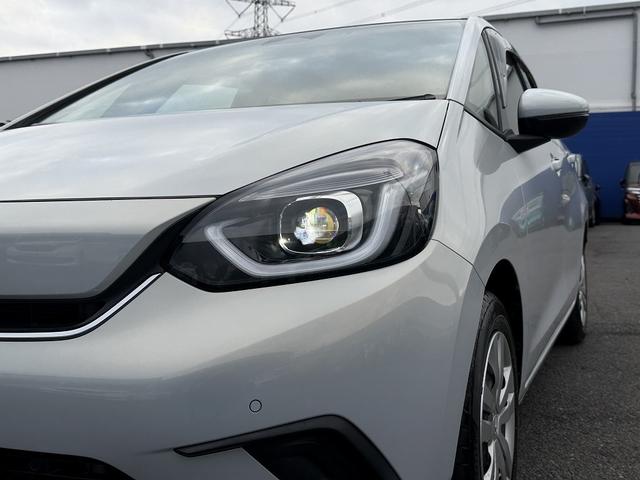 フィット ｅ：ＨＥＶホーム　ホンダＳ・フルセグナビ・Ｂカメラ・ＢＴオーディオ・ＬＥＤライト・ＡＣＣ・ＬＫＡ・ＡＨＢ・Ｃソナー・ＥＴＣ・ハーフレザー・本革ステア・ミラーウィンカー・ＵＳＢ・ドアバイザー・プライバシーガラス・記録簿（30枚目）