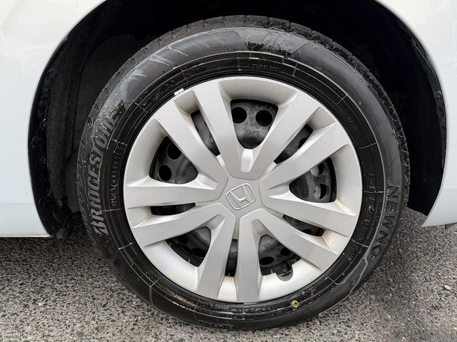 フィット ｅ：ＨＥＶホーム　ホンダＳ・フルセグナビ・Ｂカメラ・ＢＴオーディオ・ＬＥＤライト・ＡＣＣ・ＬＫＡ・ＡＨＢ・Ｃソナー・ＥＴＣ・ハーフレザー・本革ステア・ミラーウィンカー・ＵＳＢ・ドアバイザー・プライバシーガラス・記録簿（34枚目）