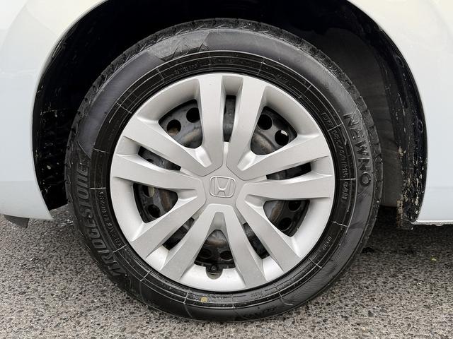 フィット ｅ：ＨＥＶホーム　ホンダＳ・フルセグナビ・Ｂカメラ・ＢＴオーディオ・ＬＥＤライト・ＡＣＣ・ＬＫＡ・ＡＨＢ・Ｃソナー・ＥＴＣ・ハーフレザー・本革ステア・ミラーウィンカー・ＵＳＢ・ドアバイザー・プライバシーガラス・記録簿（37枚目）