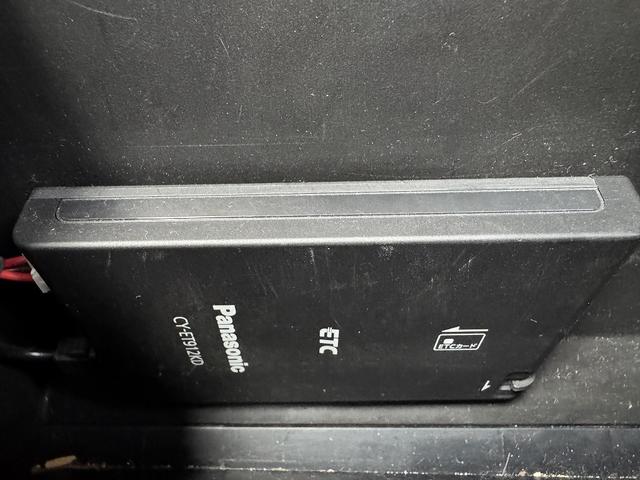 シエンタ G クエロ 両Pスライド・9inフルセグナビ・全周囲カメラ・Rモニター・BTオーディオ・LEDライト・Cソナー・PCS・LKA・AHB・ETC・本革ステア・プライバシーガラス・USB・ミラーウィンカー(25枚目)