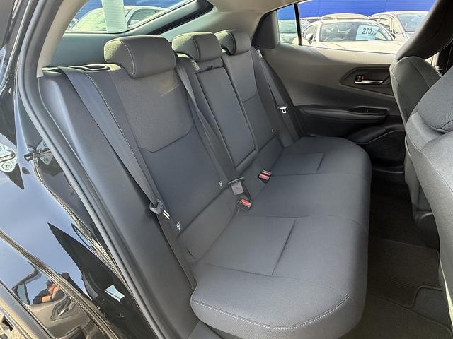 プリウス Ｇ　セーフティセンス・ディスプレイオーディオ・フルセグナビ・バックカメラ・ＥＴＣ２．０・Ｃａｒｐｌａｙ・ＢＴオーディオ・シートヒーター・ＡＣ１００Ｖ・Ｃソナー・ＢＳＭ・ＲＣＴＡ・リアフォグ・純正１７ＡＷ（5枚目）