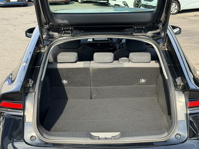 プリウス Ｇ　セーフティセンス・ディスプレイオーディオ・フルセグナビ・バックカメラ・ＥＴＣ２．０・Ｃａｒｐｌａｙ・ＢＴオーディオ・シートヒーター・ＡＣ１００Ｖ・Ｃソナー・ＢＳＭ・ＲＣＴＡ・リアフォグ・純正１７ＡＷ（7枚目）