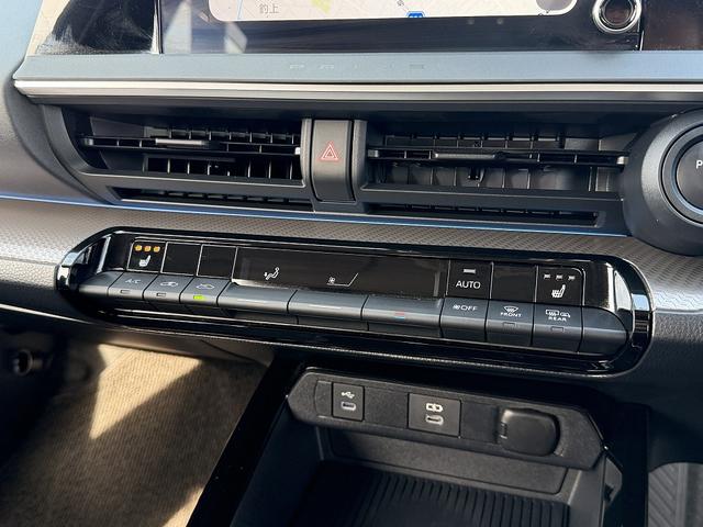 プリウス Ｇ　セーフティセンス・ディスプレイオーディオ・フルセグナビ・バックカメラ・ＥＴＣ２．０・Ｃａｒｐｌａｙ・ＢＴオーディオ・シートヒーター・ＡＣ１００Ｖ・Ｃソナー・ＢＳＭ・ＲＣＴＡ・リアフォグ・純正１７ＡＷ（9枚目）