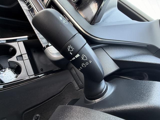 プリウス Ｇ　セーフティセンス・ディスプレイオーディオ・フルセグナビ・バックカメラ・ＥＴＣ２．０・Ｃａｒｐｌａｙ・ＢＴオーディオ・シートヒーター・ＡＣ１００Ｖ・Ｃソナー・ＢＳＭ・ＲＣＴＡ・リアフォグ・純正１７ＡＷ（34枚目）