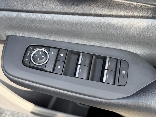 プリウス Ｇ　セーフティセンス・ディスプレイオーディオ・フルセグナビ・バックカメラ・ＥＴＣ２．０・Ｃａｒｐｌａｙ・ＢＴオーディオ・シートヒーター・ＡＣ１００Ｖ・Ｃソナー・ＢＳＭ・ＲＣＴＡ・リアフォグ・純正１７ＡＷ（40枚目）