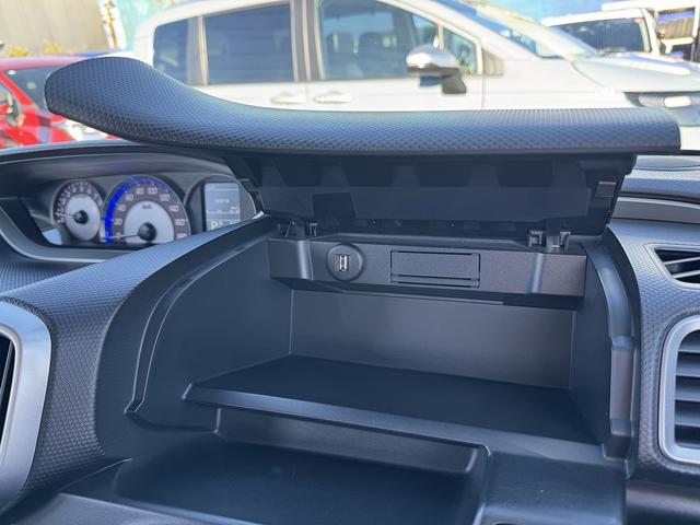 デリカＤ：２ カスタムハイブリッドＭＶ　全方位カメラパッケージ　後期・ｅ－Ａｓｓｉｓｔ・両側パワースライド・フルセグナビ・全周囲カメラ・ＥＴＣ・ＵＳＢ・シートヒーター・ＬＥＤヘッドライト・ＡＵＴＯハイビーム・リアＣソナー・ステアシフト・革ステア・スマートキー（33枚目）