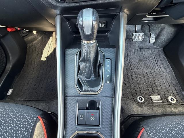 ライズ Ｚ　スマートアシスト・９型ディスプレイオーディオ・フルセグ・Ｃａｒｐｌａｙ・ＵＳＢ・全周囲カメラ・ＢＴオーディオ・シートヒーター・ＡＵＴＯハイビーム・ＡＣ１００Ｖ電源・ＨＤＭＩ・Ｃソナー・ＢＳＭ・１７ＡＷ（11枚目）