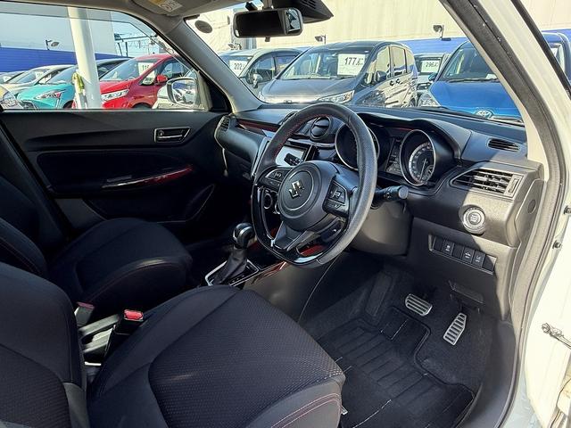 スイフトスポーツ ベースグレード　全周囲カメラ・フルセグナビ・ＢＴオーディオ・ＬＥＤライト・ＡＣＣ・ＬＫＡ・ＡＨｂ・シートヒーター・ＥＴＣ・パドルシフト・ドアバイザー・Ｐガラス・スマキー・ＵＳＢ・本革ステア・ミラーウィンカー（4枚目）