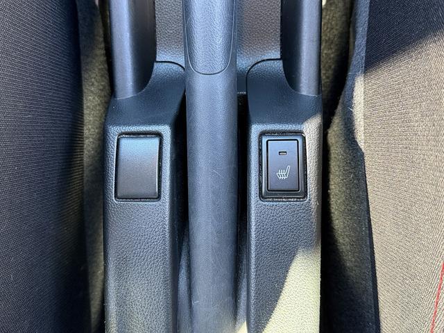 スイフトスポーツ ベースグレード　全周囲カメラ・フルセグナビ・ＢＴオーディオ・ＬＥＤライト・ＡＣＣ・ＬＫＡ・ＡＨｂ・シートヒーター・ＥＴＣ・パドルシフト・ドアバイザー・Ｐガラス・スマキー・ＵＳＢ・本革ステア・ミラーウィンカー（17枚目）