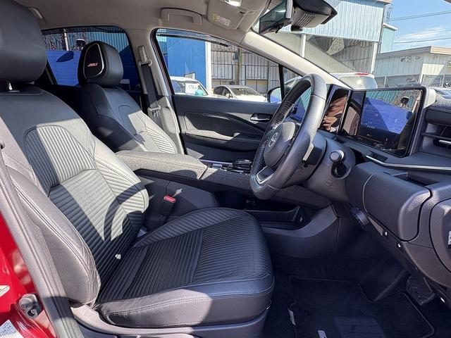 オーラ Ｇ　ＦＯＵＲ　レザーエディション　全周囲カメラ・フルセグナビ・ＢＴオーディオ・ＢＯＳＥ・ＡＣＣ・ＬＫＡ・ＢＳＭ・ＡＨＢ・Ｃソナー・黒革・シートヒーター・ＵＳＢ・ＥＴＣ・ドアバイザー・プライバシーガラス・デジタルミラー・記録簿（5枚目）