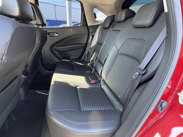 オーラ Ｇ　ＦＯＵＲ　レザーエディション　全周囲カメラ・フルセグナビ・ＢＴオーディオ・ＢＯＳＥ・ＡＣＣ・ＬＫＡ・ＢＳＭ・ＡＨＢ・Ｃソナー・黒革・シートヒーター・ＵＳＢ・ＥＴＣ・ドアバイザー・プライバシーガラス・デジタルミラー・記録簿（7枚目）