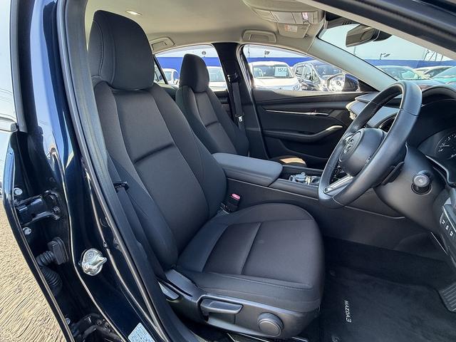 ＭＡＺＤＡ３セダン ２０Ｓプロアクティブ　フルセグナビ・Ｂカメラ・ＢＴオーディオ・ＬＥＤライト・ＨＵＤ・ＡＣＣ・ＬＫＡ・ＢＳＭ・Ｃソナー・パドルシフト・スマキー・ＵＳＢ・ドアバイザー・プライバシーガラス・１８ＡＷ・本革ステア（6枚目）