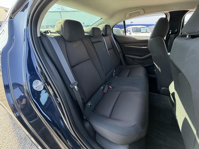 ＭＡＺＤＡ３セダン ２０Ｓプロアクティブ　フルセグナビ・Ｂカメラ・ＢＴオーディオ・ＬＥＤライト・ＨＵＤ・ＡＣＣ・ＬＫＡ・ＢＳＭ・Ｃソナー・パドルシフト・スマキー・ＵＳＢ・ドアバイザー・プライバシーガラス・１８ＡＷ・本革ステア（7枚目）