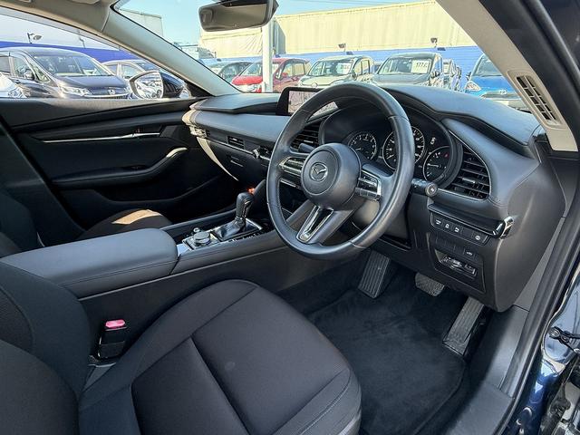 ＭＡＺＤＡ３セダン ２０Ｓプロアクティブ　フルセグナビ・Ｂカメラ・ＢＴオーディオ・ＬＥＤライト・ＨＵＤ・ＡＣＣ・ＬＫＡ・ＢＳＭ・Ｃソナー・パドルシフト・スマキー・ＵＳＢ・ドアバイザー・プライバシーガラス・１８ＡＷ・本革ステア（26枚目）