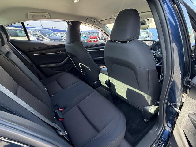 ＭＡＺＤＡ３セダン ２０Ｓプロアクティブ　フルセグナビ・Ｂカメラ・ＢＴオーディオ・ＬＥＤライト・ＨＵＤ・ＡＣＣ・ＬＫＡ・ＢＳＭ・Ｃソナー・パドルシフト・スマキー・ＵＳＢ・ドアバイザー・プライバシーガラス・１８ＡＷ・本革ステア（27枚目）