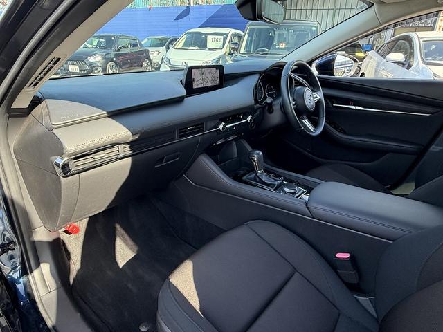 ＭＡＺＤＡ３セダン ２０Ｓプロアクティブ　フルセグナビ・Ｂカメラ・ＢＴオーディオ・ＬＥＤライト・ＨＵＤ・ＡＣＣ・ＬＫＡ・ＢＳＭ・Ｃソナー・パドルシフト・スマキー・ＵＳＢ・ドアバイザー・プライバシーガラス・１８ＡＷ・本革ステア（28枚目）